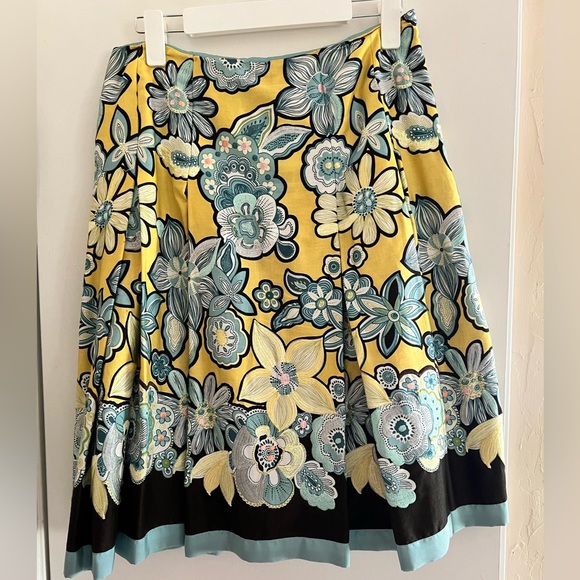 Carlisle Dresses & Skirts - Carlisle embroiled skirt, size 6